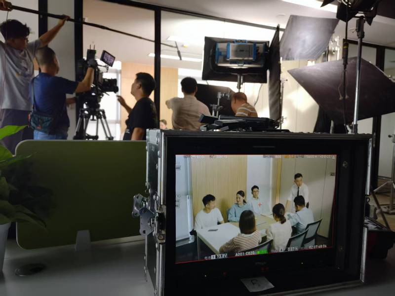 浮山县TVC拍摄公司：科技产品视觉化大师，诠释未来感与功能美学